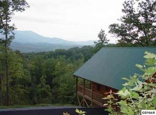 607 Mountain Dr, Gatlinburg, TN 37738