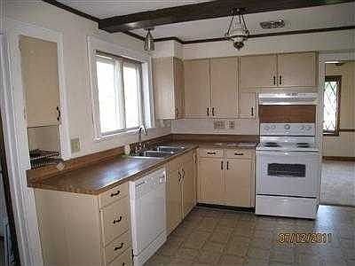 2nd image of 679 W Streetsboro St