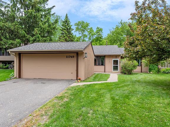 3rd image of 11749 Red Fox Dr