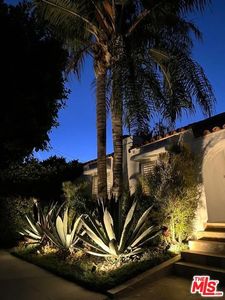7271 Oakwood Ave, Los Angeles, CA, 90036