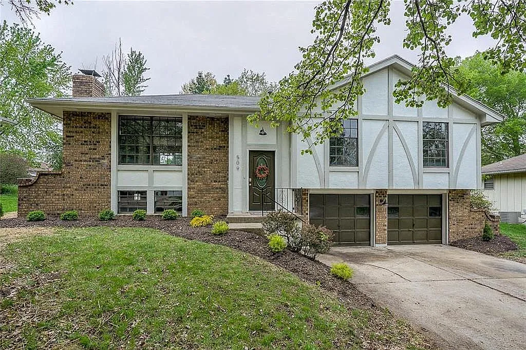 3 bed, 2.5 bath, 1463 sqft, $1,900 — Photo 3