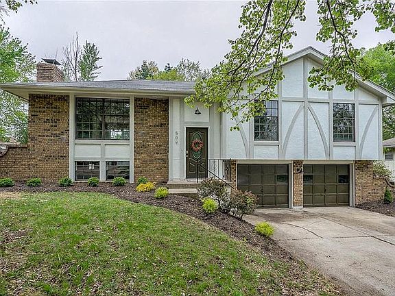 3rd image of 509 NE Lee Dr