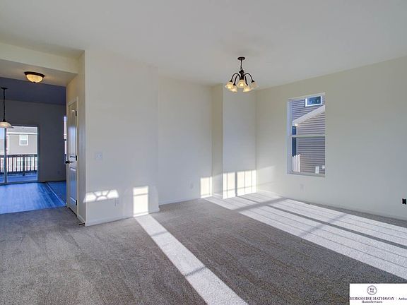 4th image of 2216 Park Crest Dr