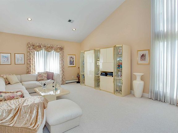 4th image of 9 Tamara Ct