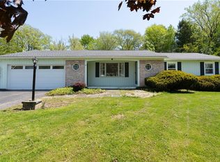 43 Golf Stream Dr, Penfield, NY 14526
