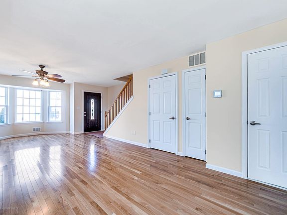 4th image of 276 Wood Ave