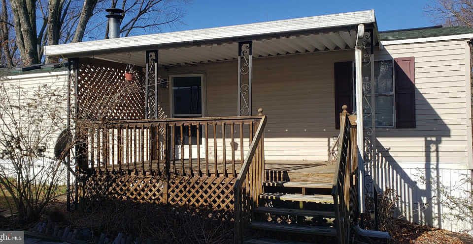 2nd image of 670 Hempfield Hill Rd