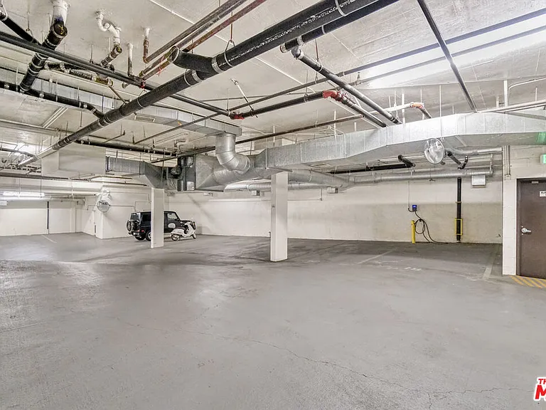 132 S Maple Dr #201 — Photo 30