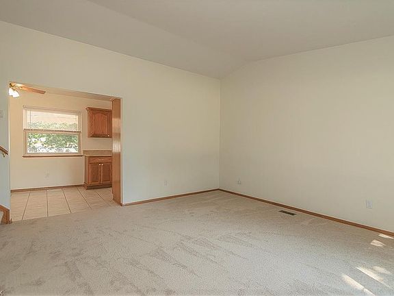 5th image of 1040 E 346th St