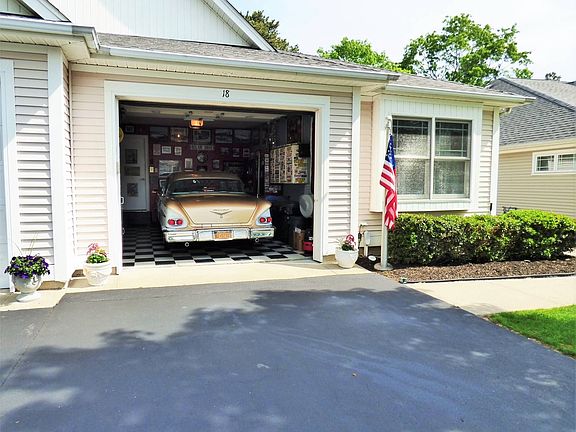 3rd image of 18 White Oak Ct Unit 18