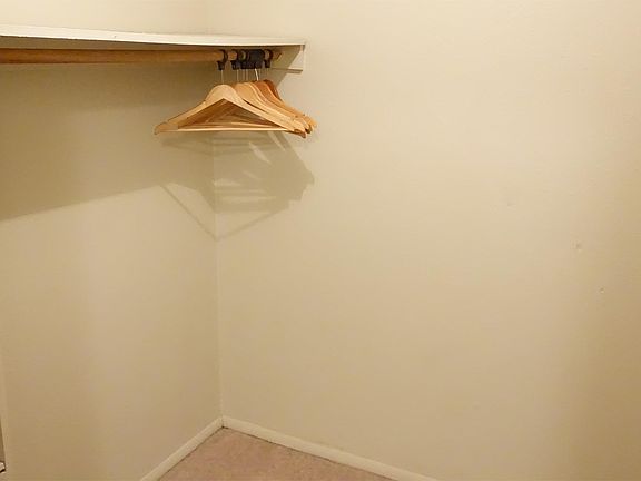 5th image of 115 Sycamore Dr APT 117