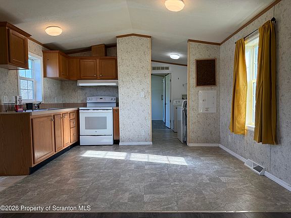 4th image of 130 Buckingham Hts