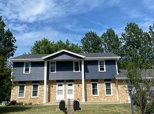 865 Hancock Ct #865, Oconomowoc, WI 53066