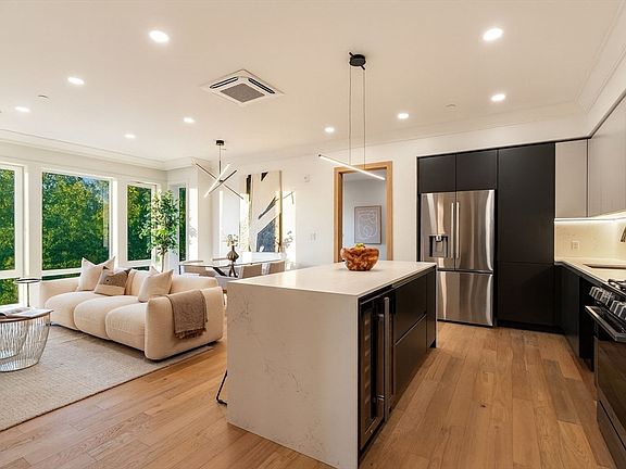 4th image of 388 Washington St #301