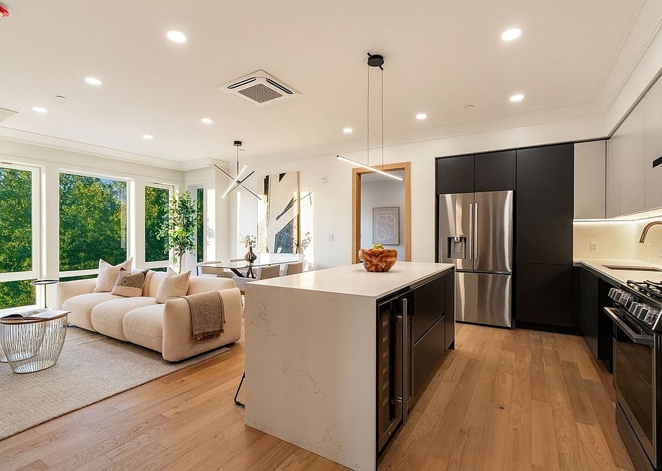 1st image of 388 Washington St #304