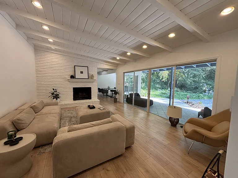 4736 Zelzah Ave — Photo 5