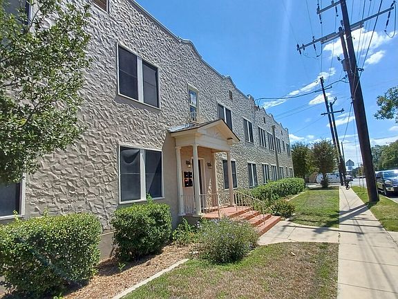 3rd image of 127 W MAGNOLIA AVE