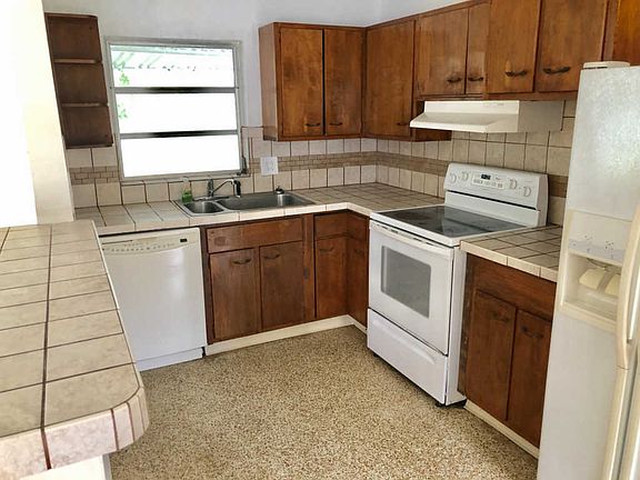 5th image of 8002 Westmont Dr