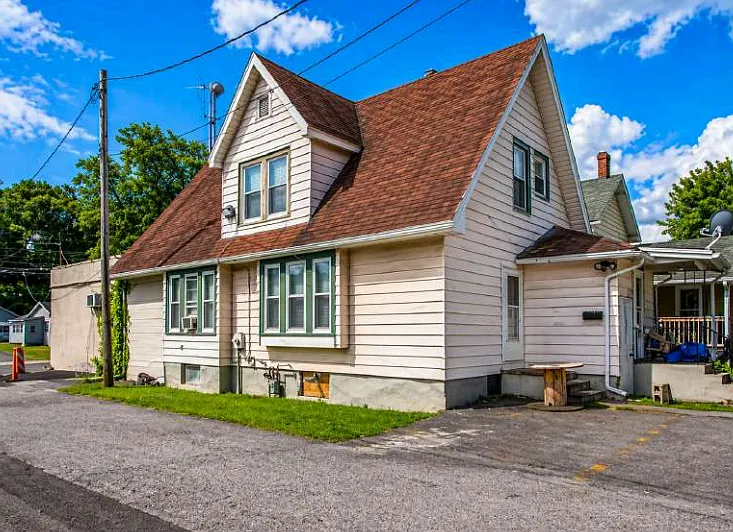301 E North St