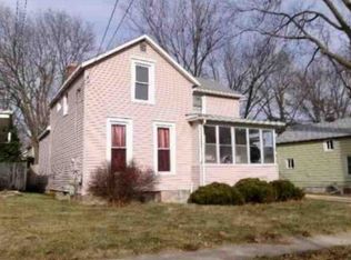 726 W Chestnut St, Freeport, IL 61032