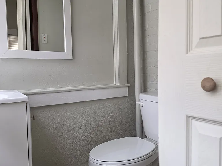 525 E Laurel St — Photo 8