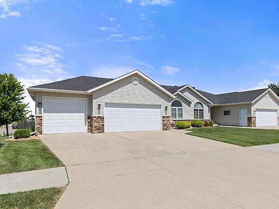 4th image of 3410 Village Green Dr