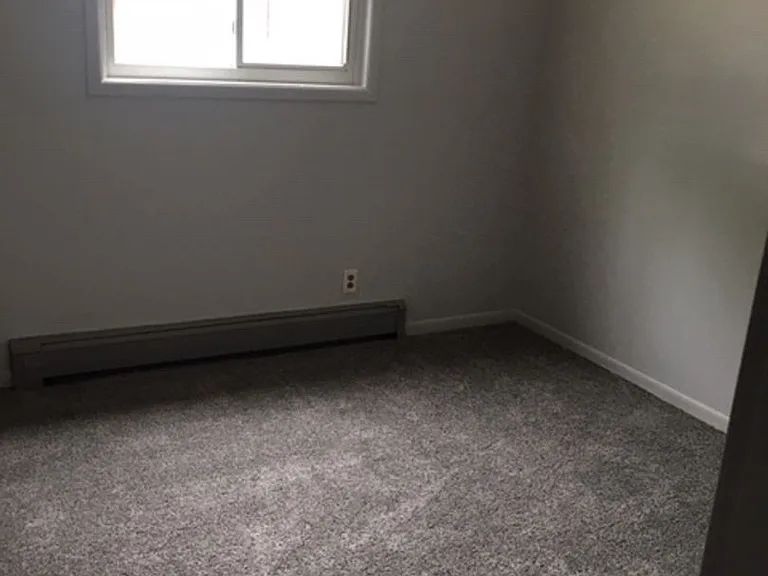 2180 Meadowlawn Dr — Photo 3