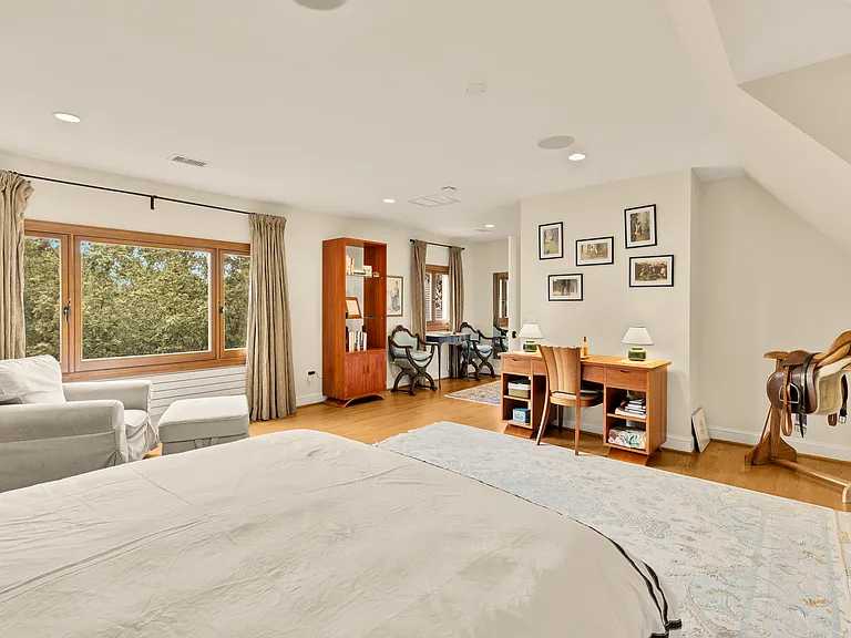 3111 Chain Bridge Rd NW — Photo 33