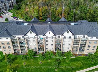 40 Ferndale Dr S #402, Barrie, ON L4N 2L3
