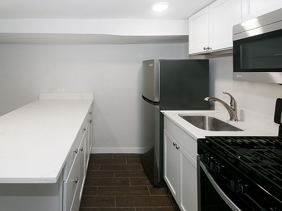 3rd image of 1129 N Winchester Ave #G