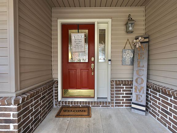 2nd image of 294 Bonnie Brae St