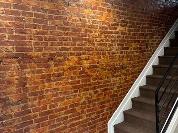 2nd image of 2119 E Monmouth St