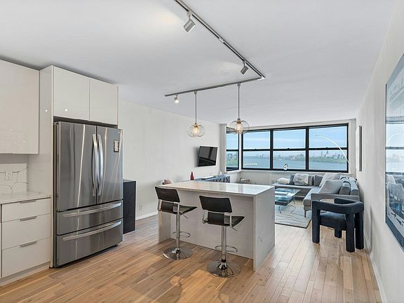 3rd image of 7004 Boulevard East #31D