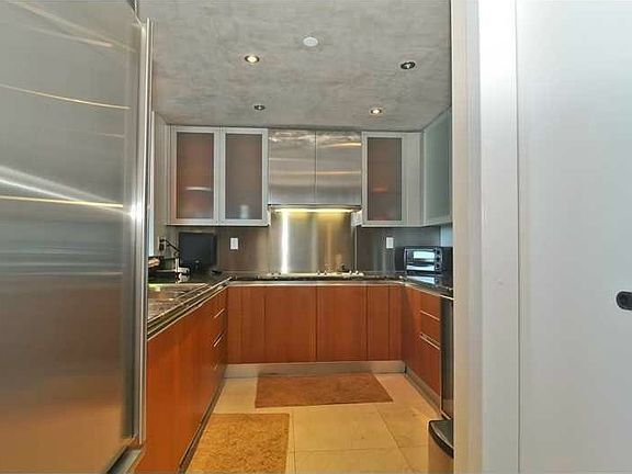5th image of 520 West Ave APT 02203