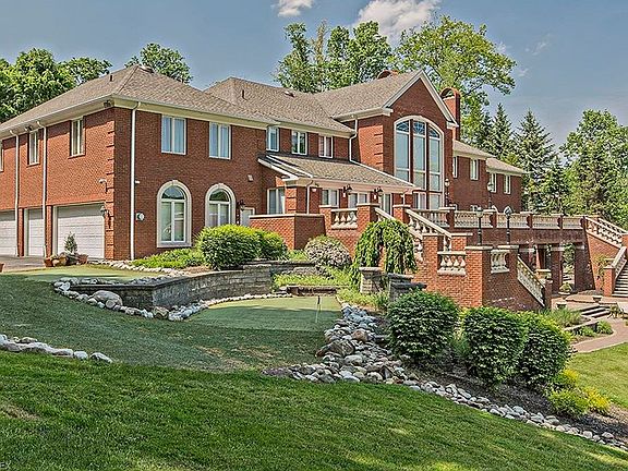 3rd image of 821 W Hill Dr