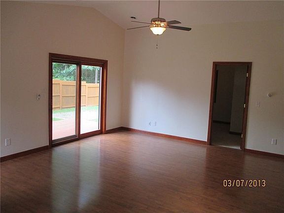 5th image of 124 Arrow Wood Pl