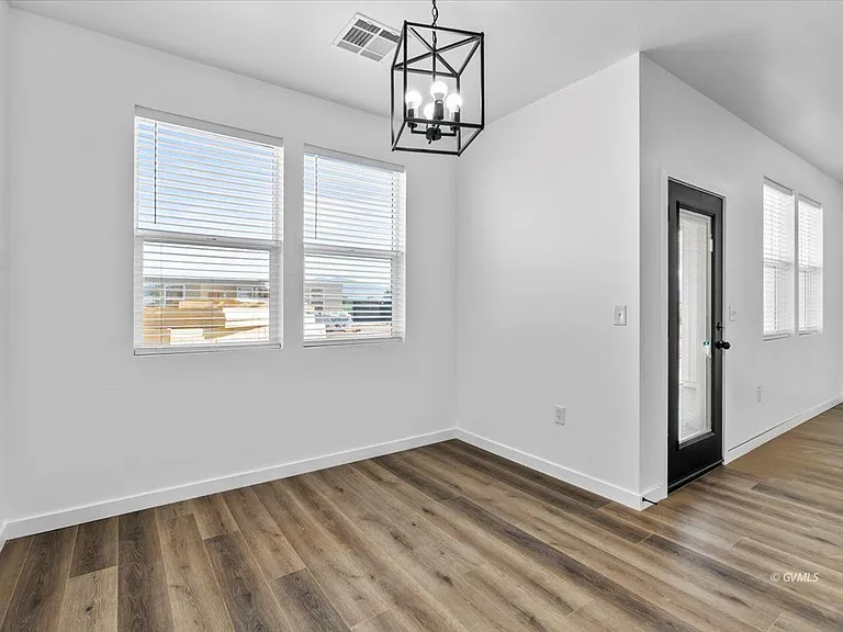 2926 W Eagle Dr — Photo 11