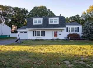 24 Gifford Rd, Somerset, NJ 08873
