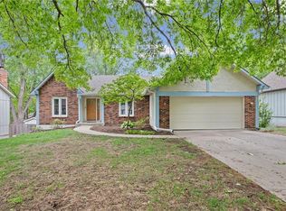 9833 W 101st Ter, Overland Park, KS 66212