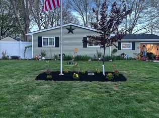 136 Chanel Dr E, Shirley, NY 11967