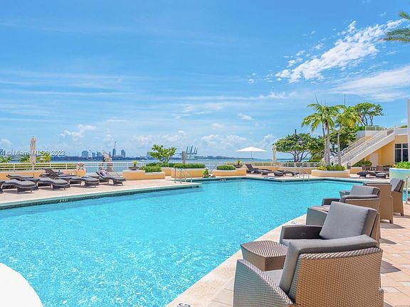 3rd image of 808 Brickell Key Dr APT 202
