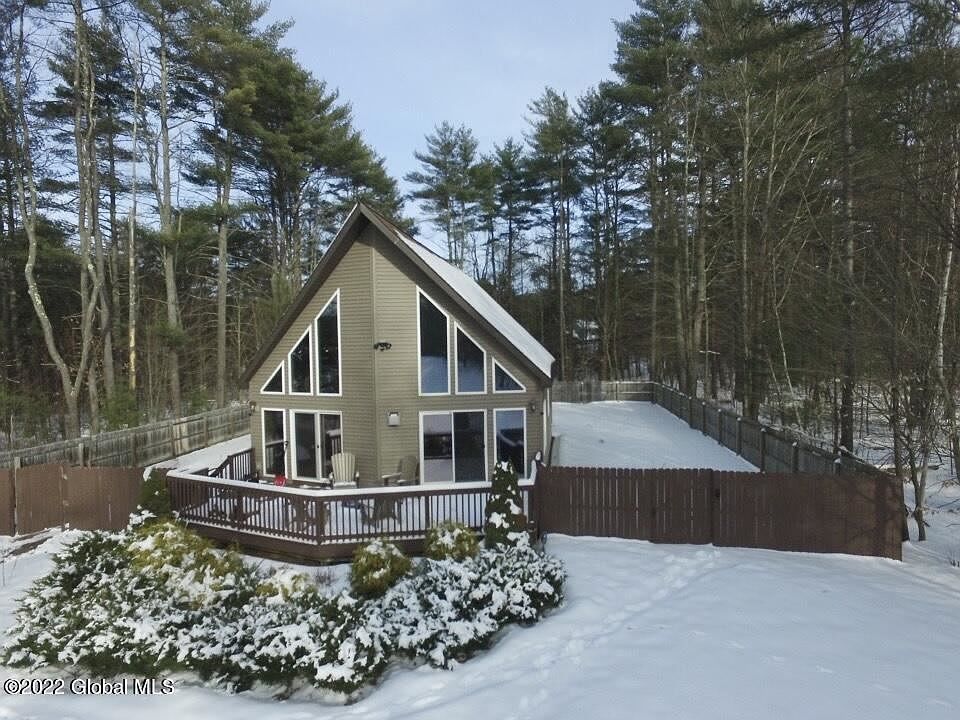 1st image of 584 Lake Ave