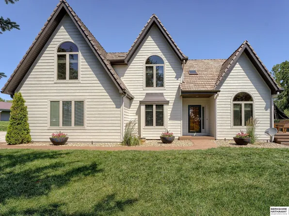 7095 Lakota Ln, Fort Calhoun, NE 68023
