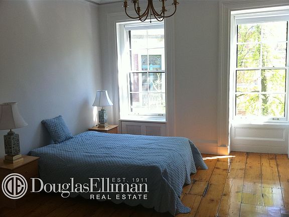 2nd image of 16 Saint Lukes Pl APT 2
