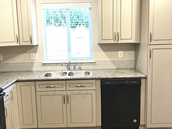 3rd image of 500 W 5th St