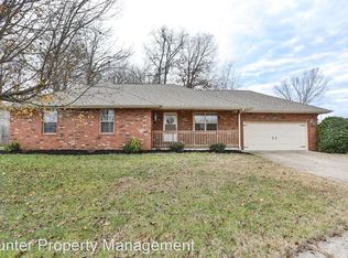 819 S Barberry Ct, Nixa, MO 65714