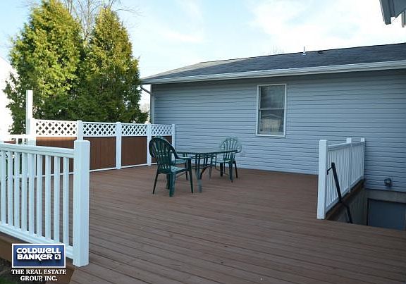 Large Deck / Privacy Fence
