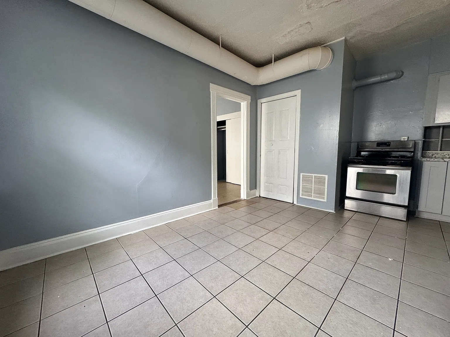 3 bed, 1100 sqft, $1,595 — Photo 4