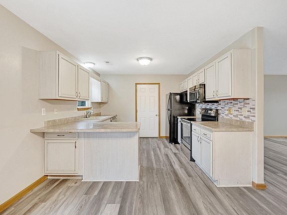 4th image of 504 Kathryns Ct