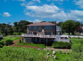 28 Burnett Rd, Warwick, RI 02889